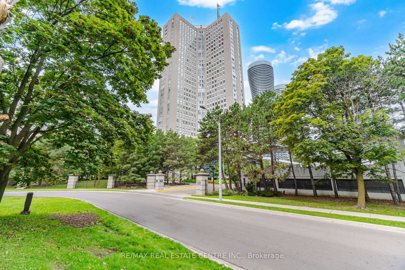 3650-kaneff-crescent-mississauga-ontario-w13713952