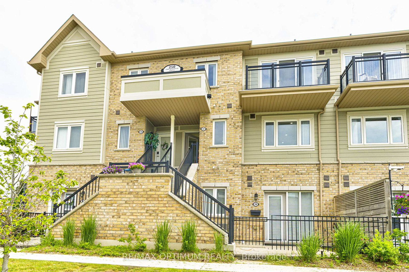 250-sunny-meadow-boulevard-brampton-ontario-w13714106