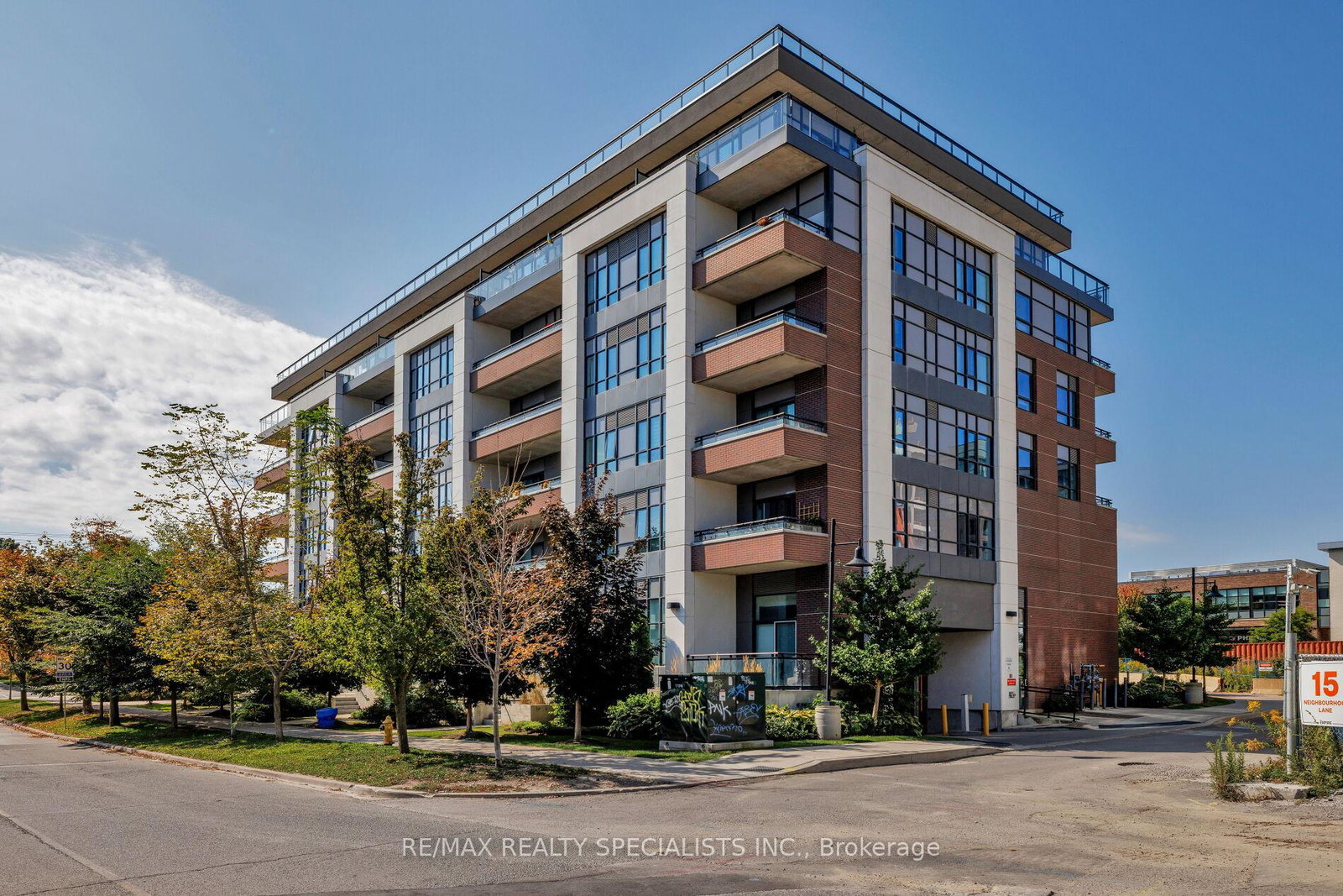 1-neighbourhood-lane-toronto-etobicoke-ontario-w13714222