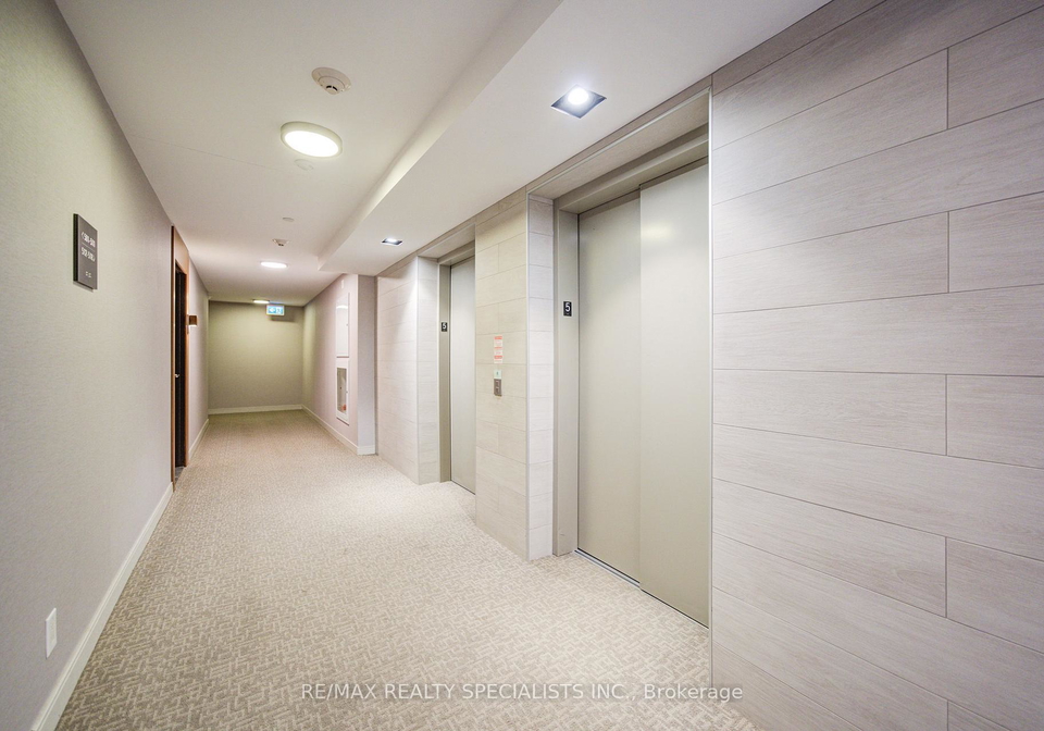 1-neighbourhood-lane-toronto-etobicoke-ontario-w13714222