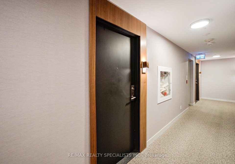 1-neighbourhood-lane-toronto-etobicoke-ontario-w13714222