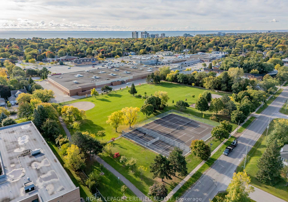 1333-sheldon-avenue-oakville-ontario-w13714378