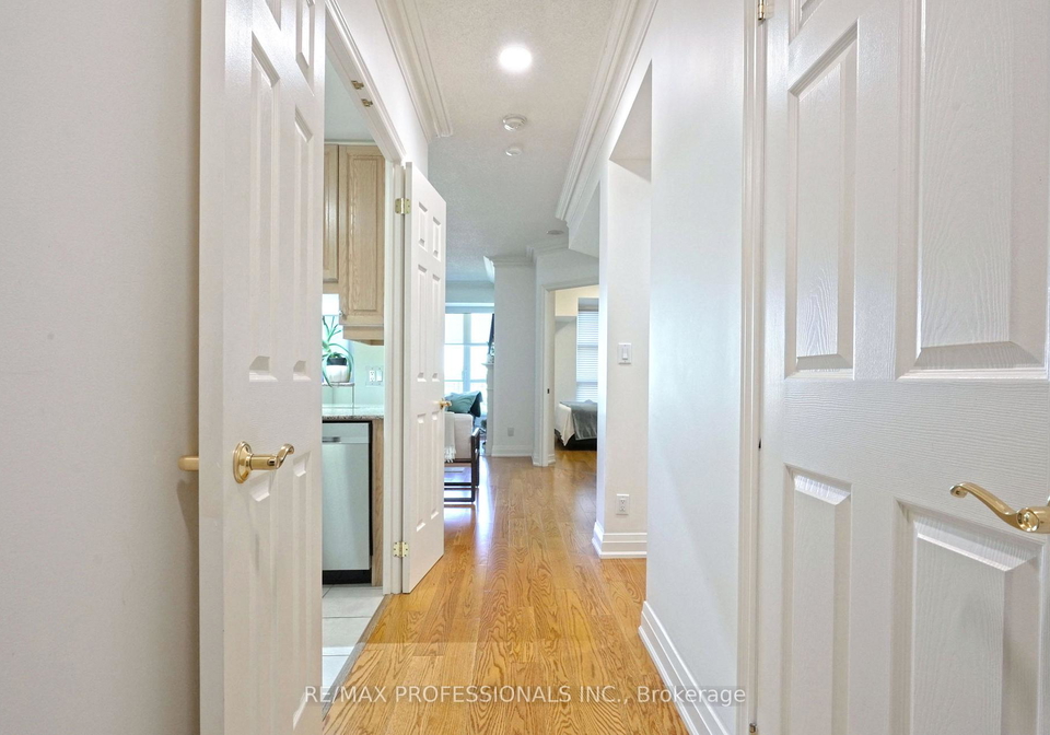 3085-bloor-street-w-toronto-etobicoke-ontario-w13714388