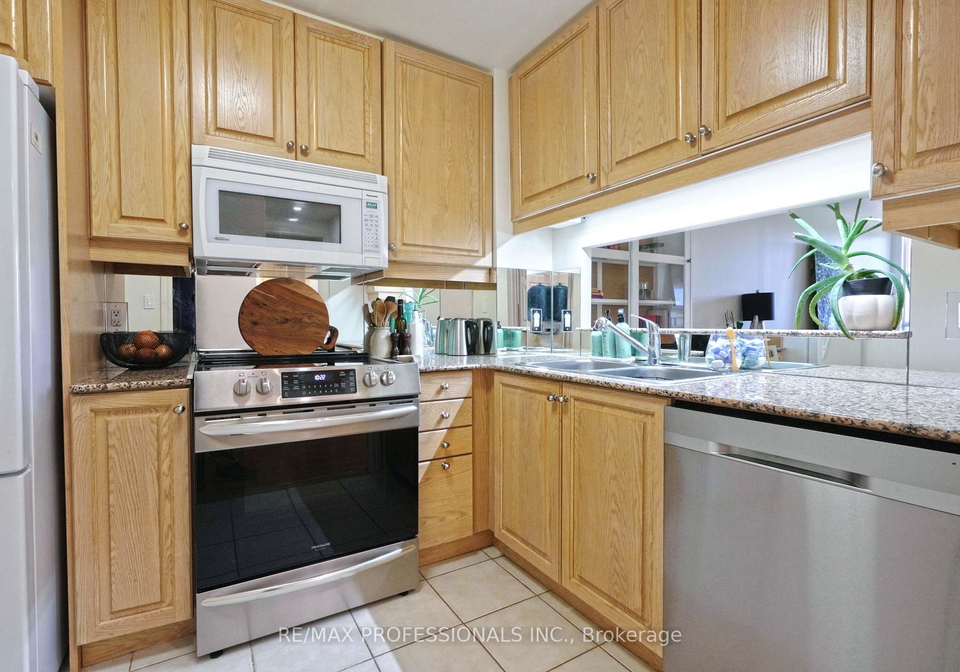 3085-bloor-street-w-toronto-etobicoke-ontario-w13714388