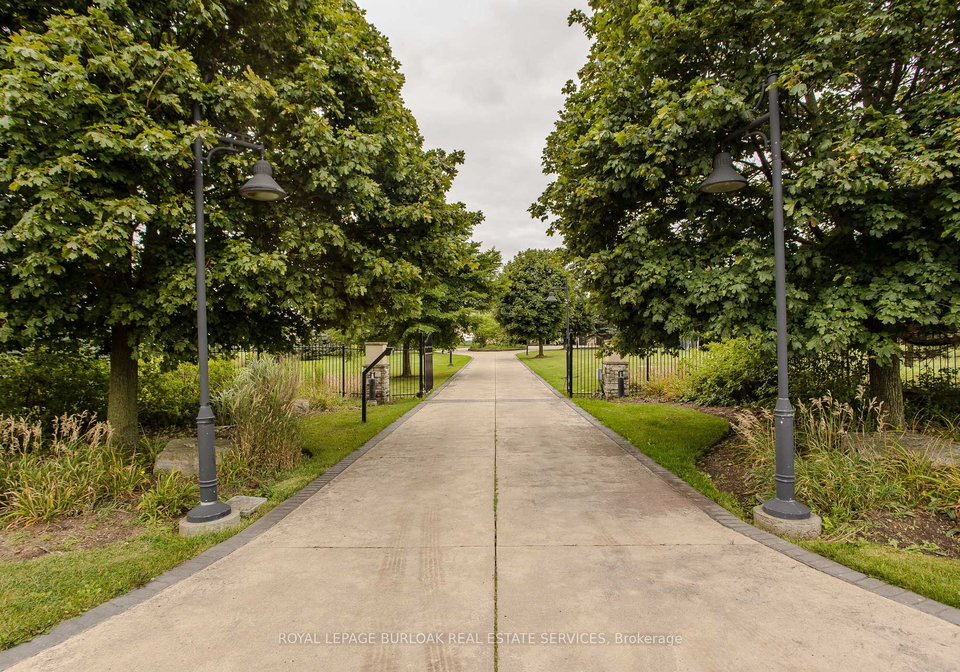 5200-2-side-road-burlington-ontario-w13714824