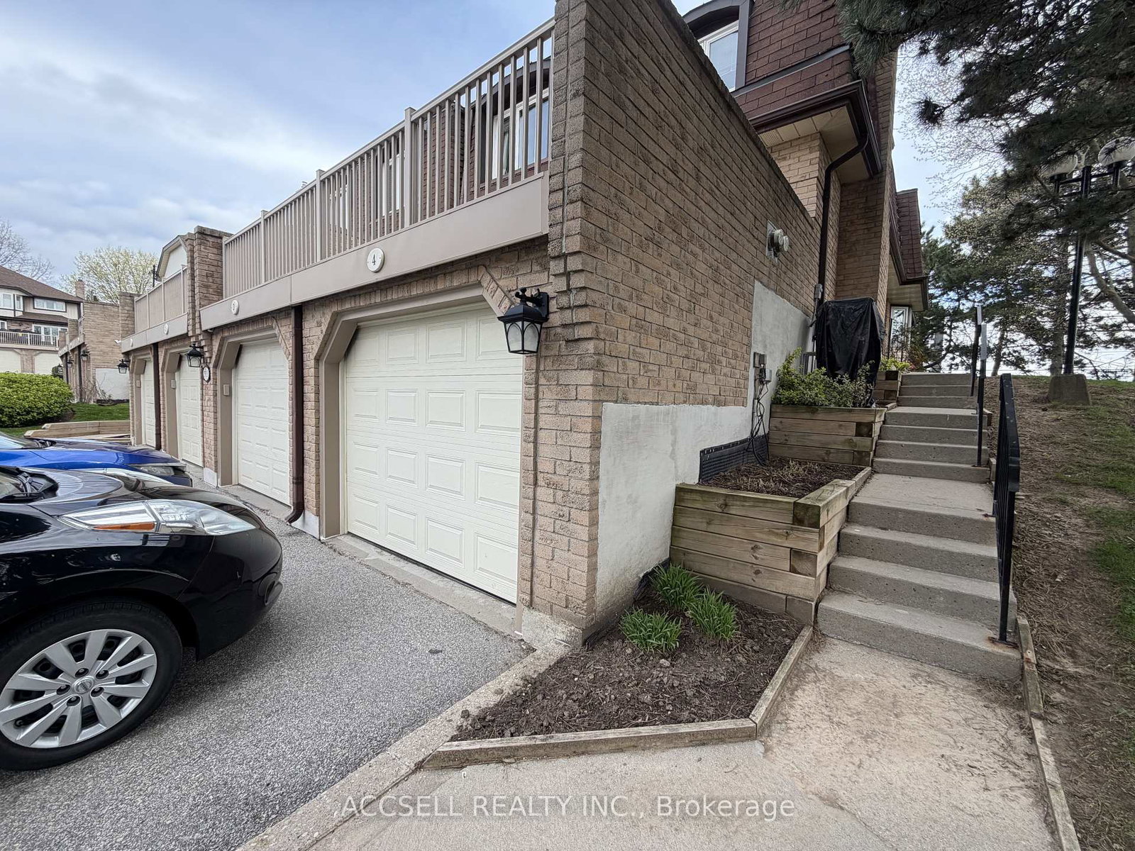1510-upper-middle-road-burlington-ontario-w13715388