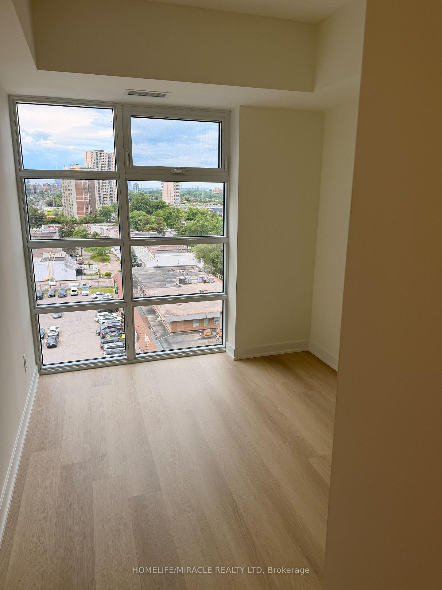 2825-jane-street-toronto-york-ontario-w13715472