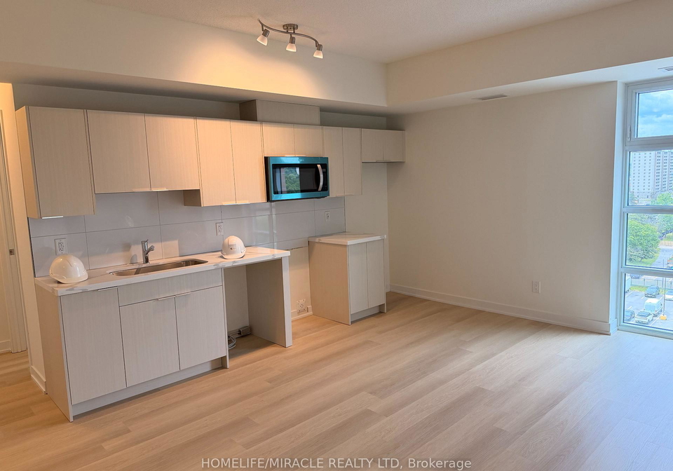 2825-jane-street-toronto-york-ontario-w13715472