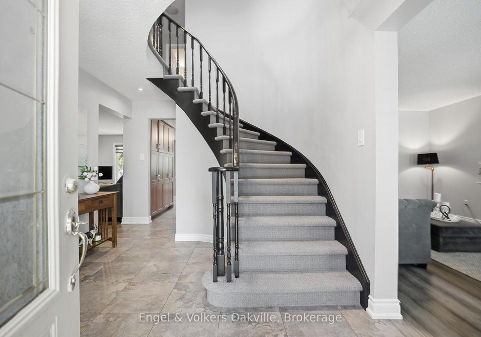 1245-creekside-drive-oakville-ontario-w13715732