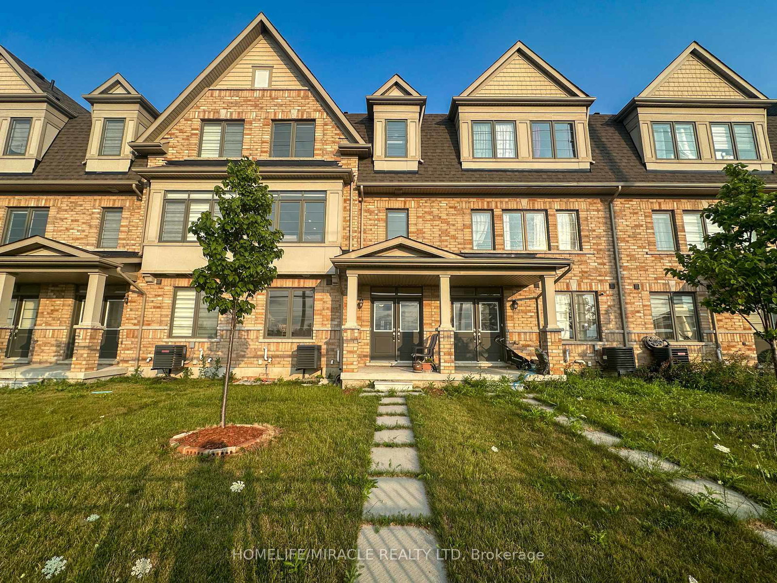 58-fruitvale-circle-brampton-ontario-w13716344