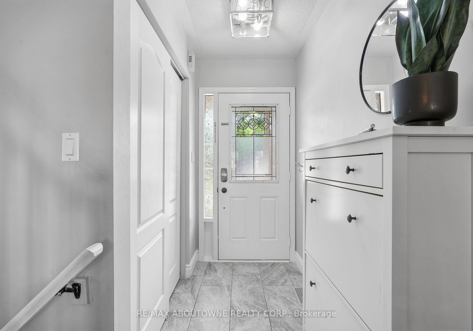 2469-springforest-drive-oakville-ontario-w13716872