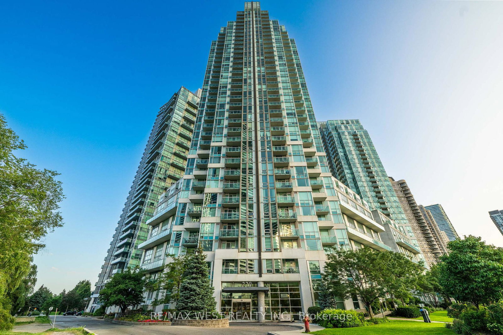 220-burnhamthorpe-road-w-mississauga-ontario-w13717428