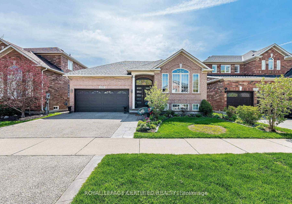 2368-foxhole-circle-oakville-ontario-w13717582