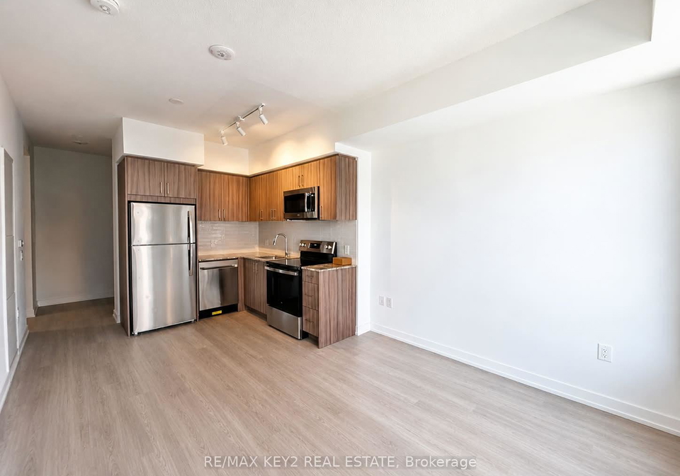 4010-eglinton-avenue-w-toronto-etobicoke-ontario-w13717680