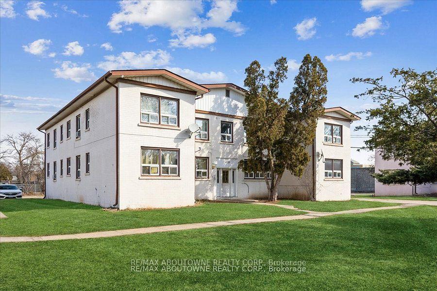 1031-churchill-avenue-e-oakville-ontario-w13717778
