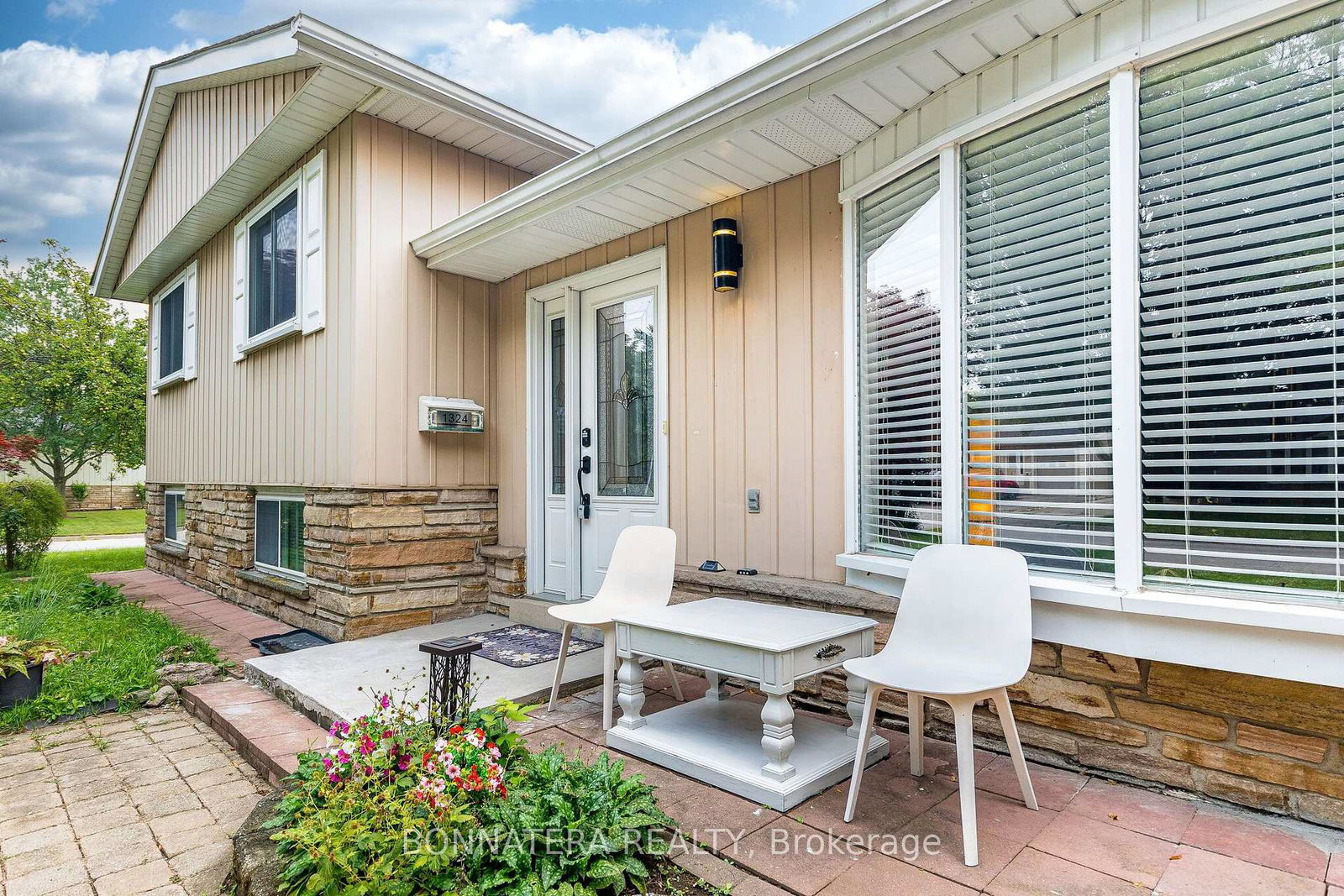1324-aldridge-crescent-burlington-ontario-w13718038