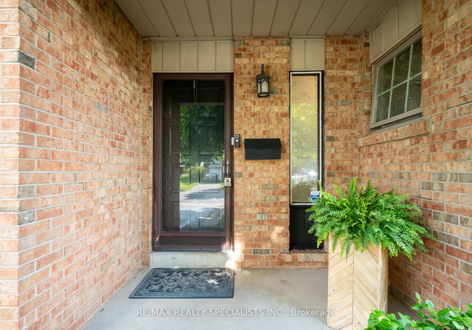 2431-basswood-crescent-mississauga-ontario-w13718436