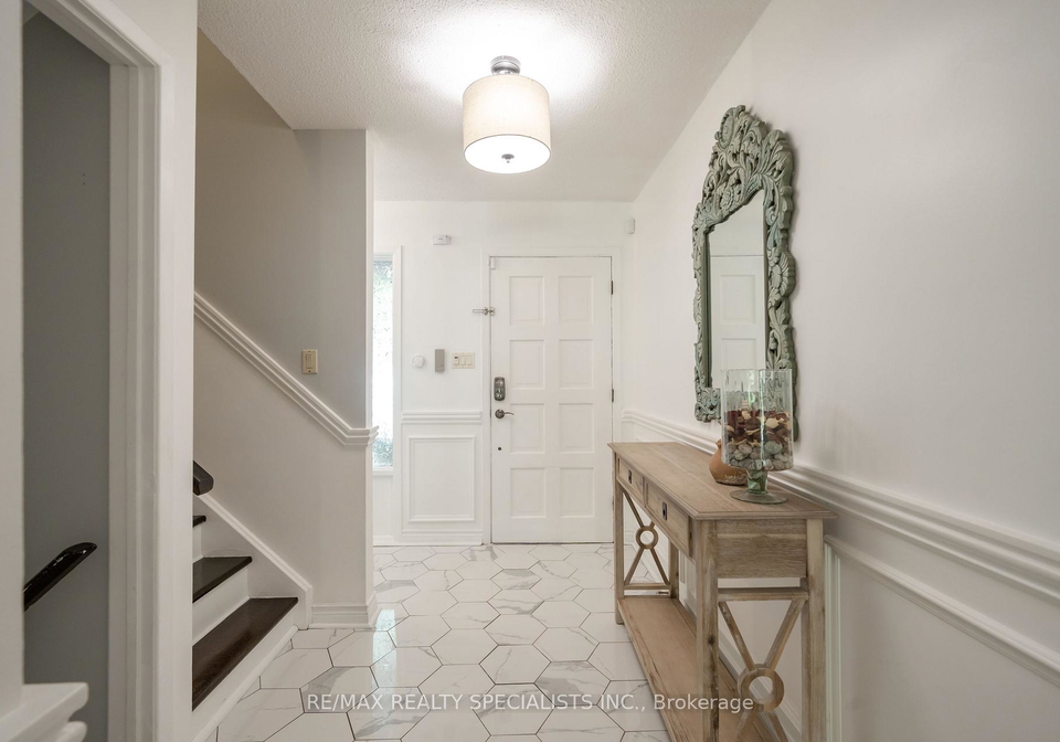 2431-basswood-crescent-mississauga-ontario-w13718436