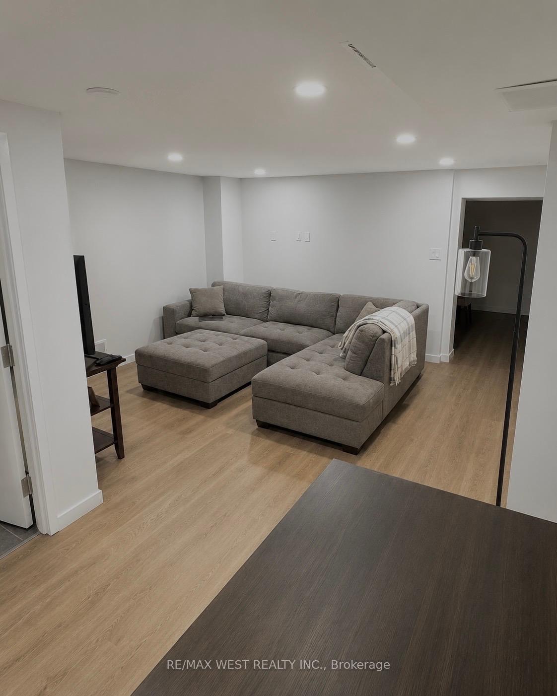 41-westroyal-road-toronto-etobicoke-ontario-w13718530