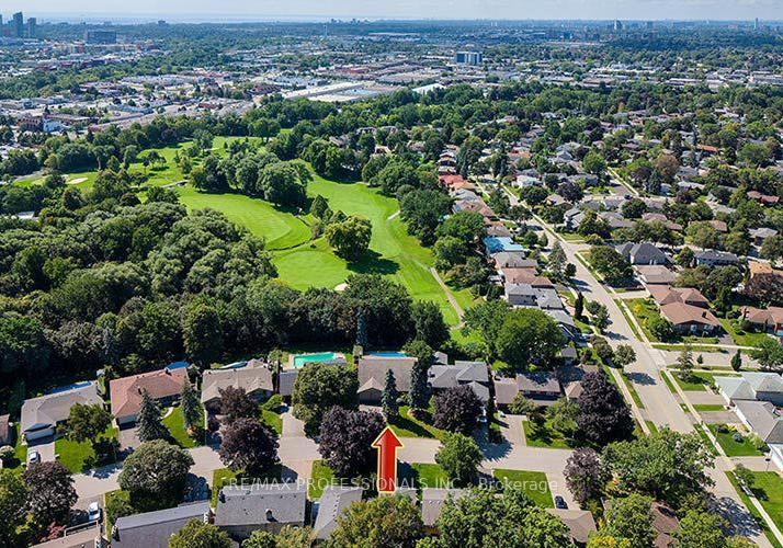 7-treeline-court-toronto-etobicoke-ontario-w13718648