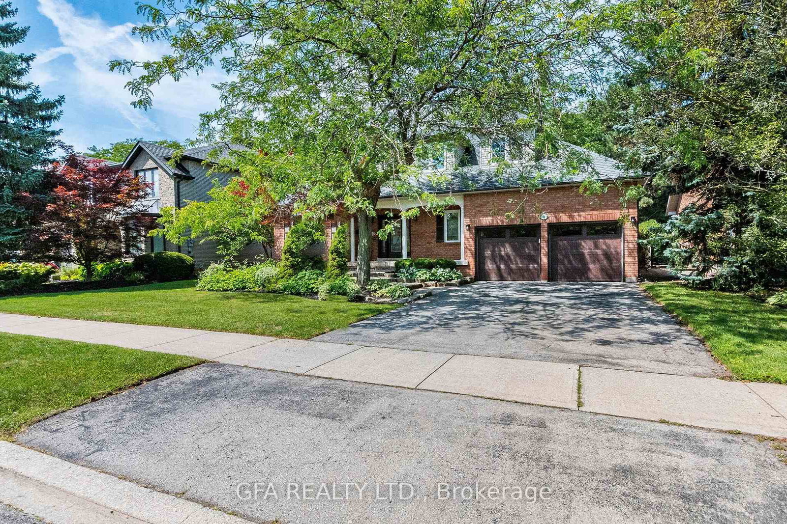1027-masters-green-oakville-ontario-w13718866