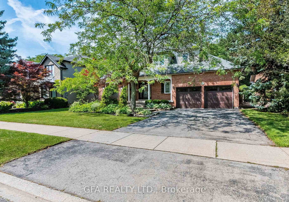 1027-masters-green-oakville-ontario-w13718866