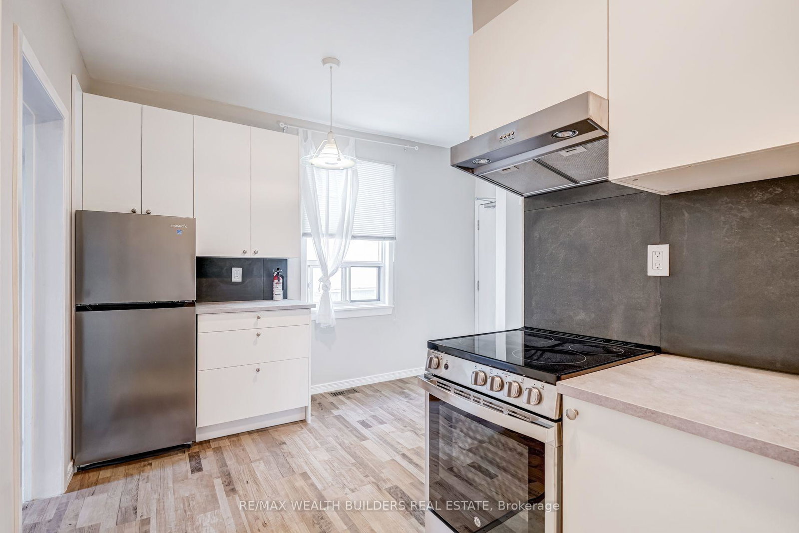2443-dundas-street-w-toronto-toronto-ontario-w13719030