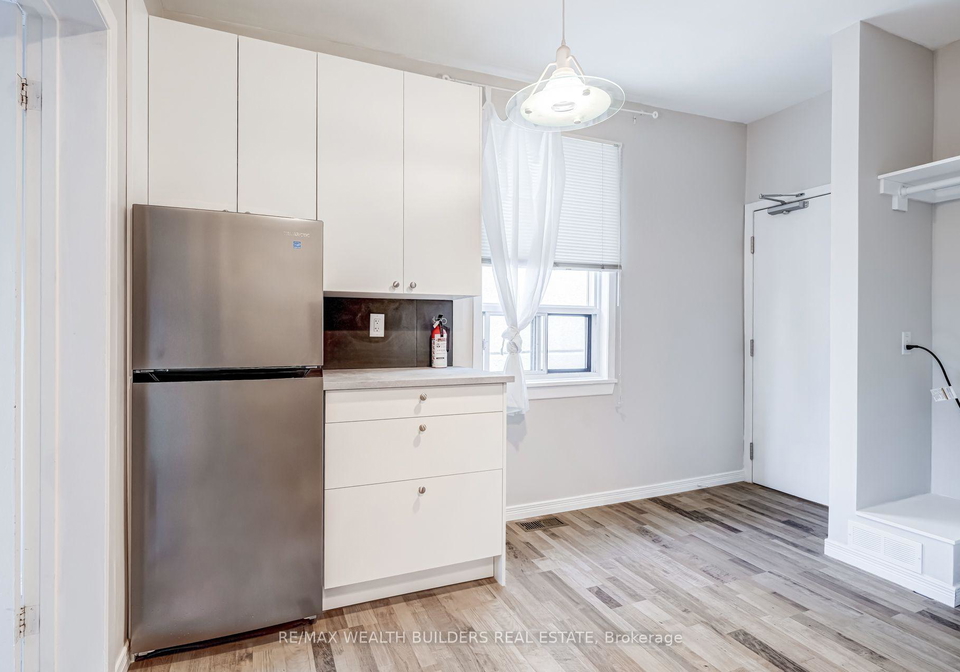 2443-dundas-street-w-toronto-toronto-ontario-w13719030