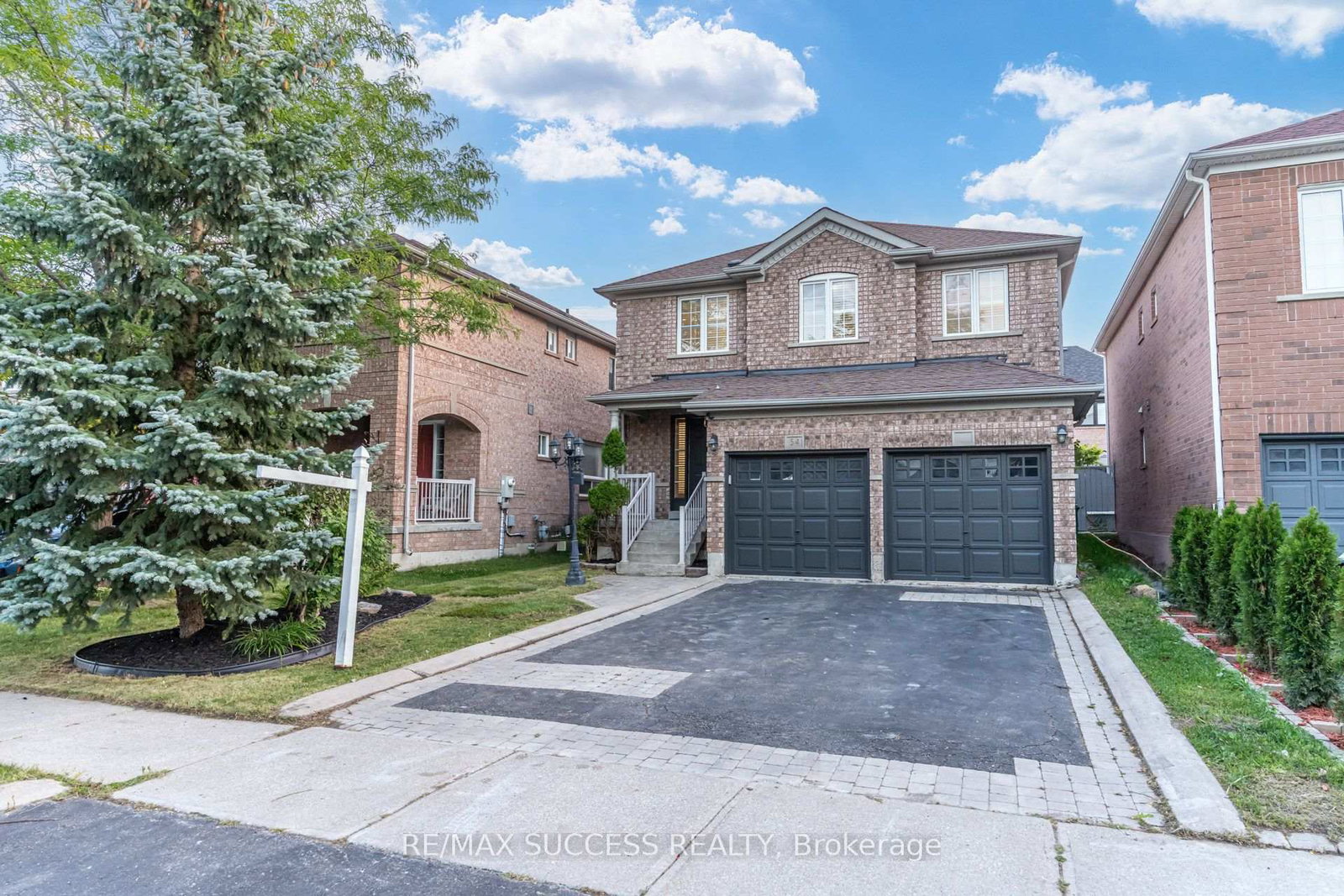 54-ferncroft-place-brampton-ontario-w13719194