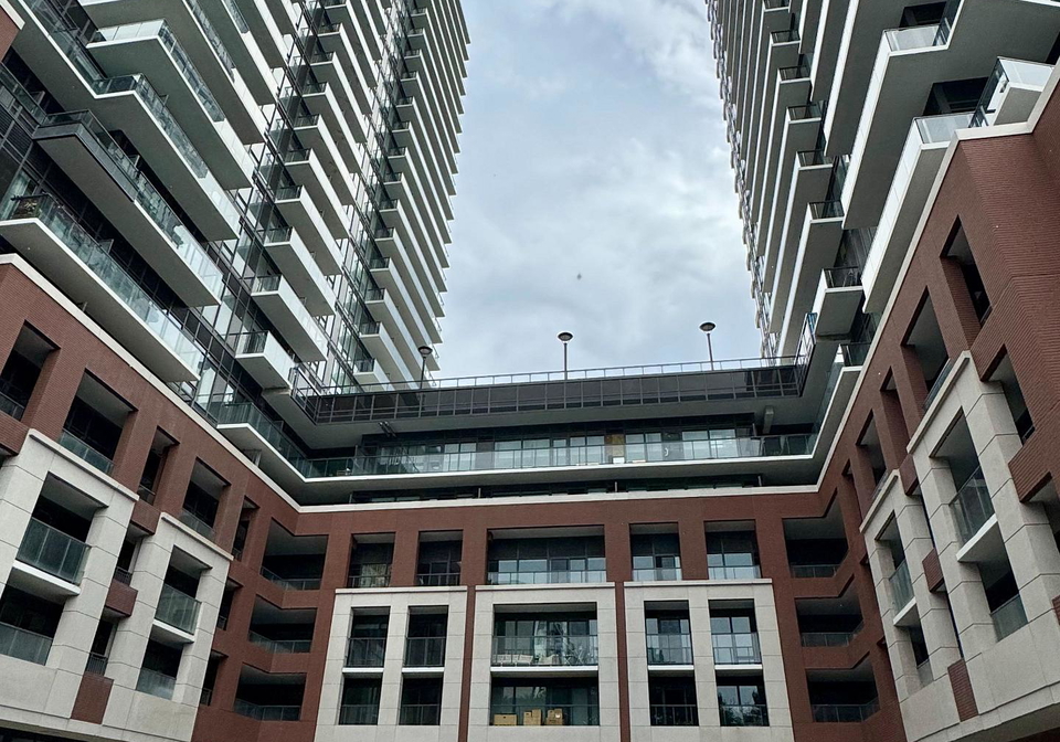 4010-eglinton-avenue-w-toronto-etobicoke-ontario-w13719240