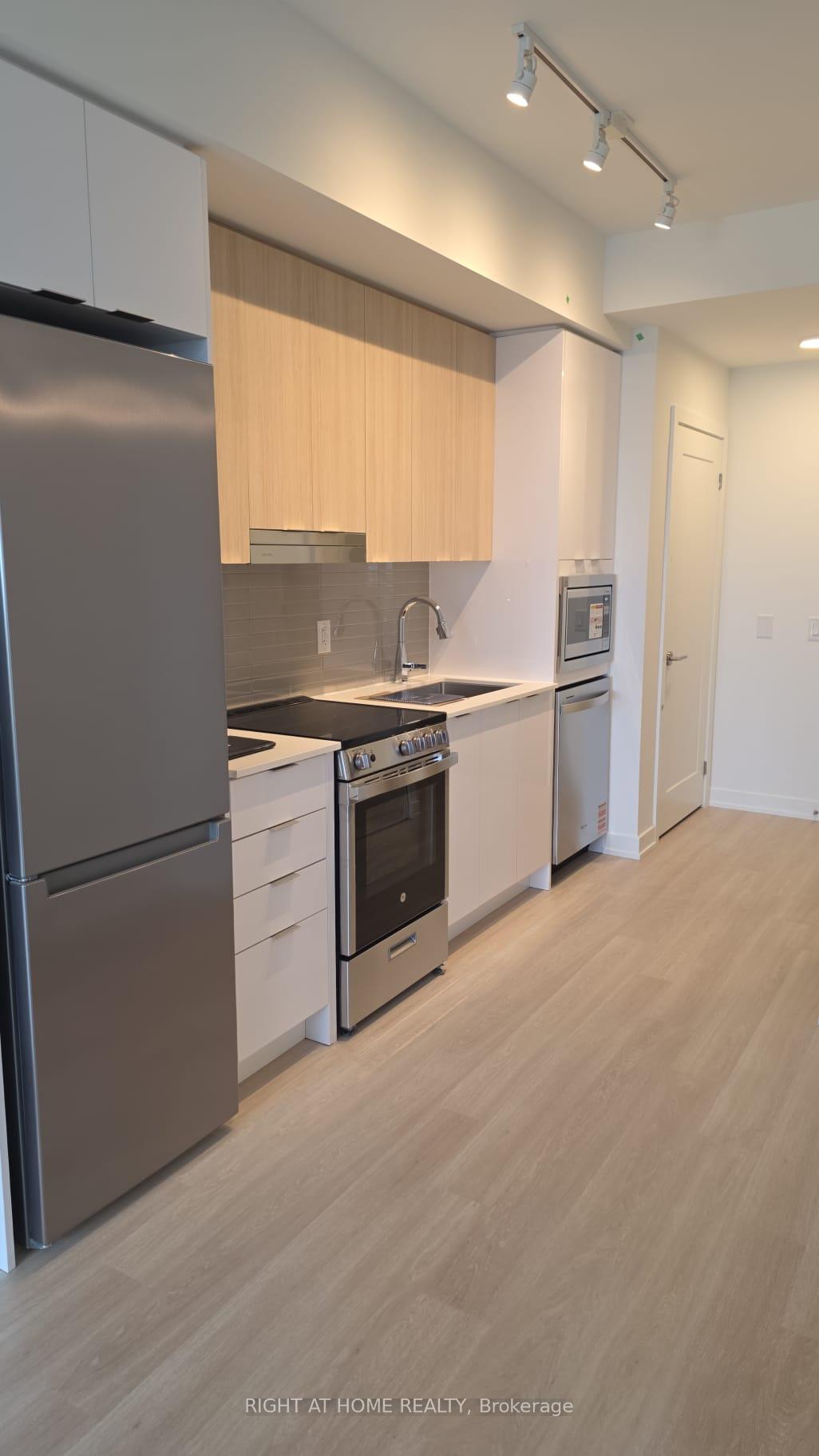 5105-hurontario-street-mississauga-ontario-w13719480