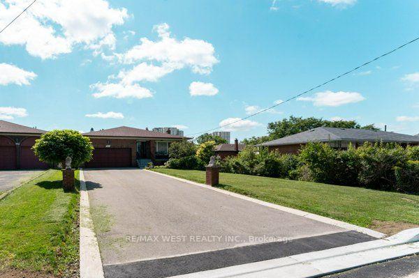 25a-st-andrews-boulevard-toronto-etobicoke-ontario-w13719952