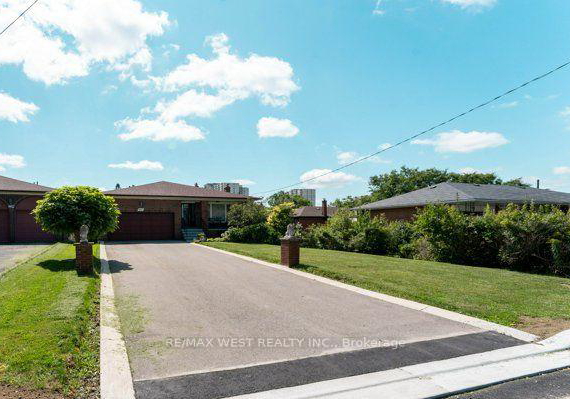 25a-st-andrews-boulevard-toronto-etobicoke-ontario-w13719952