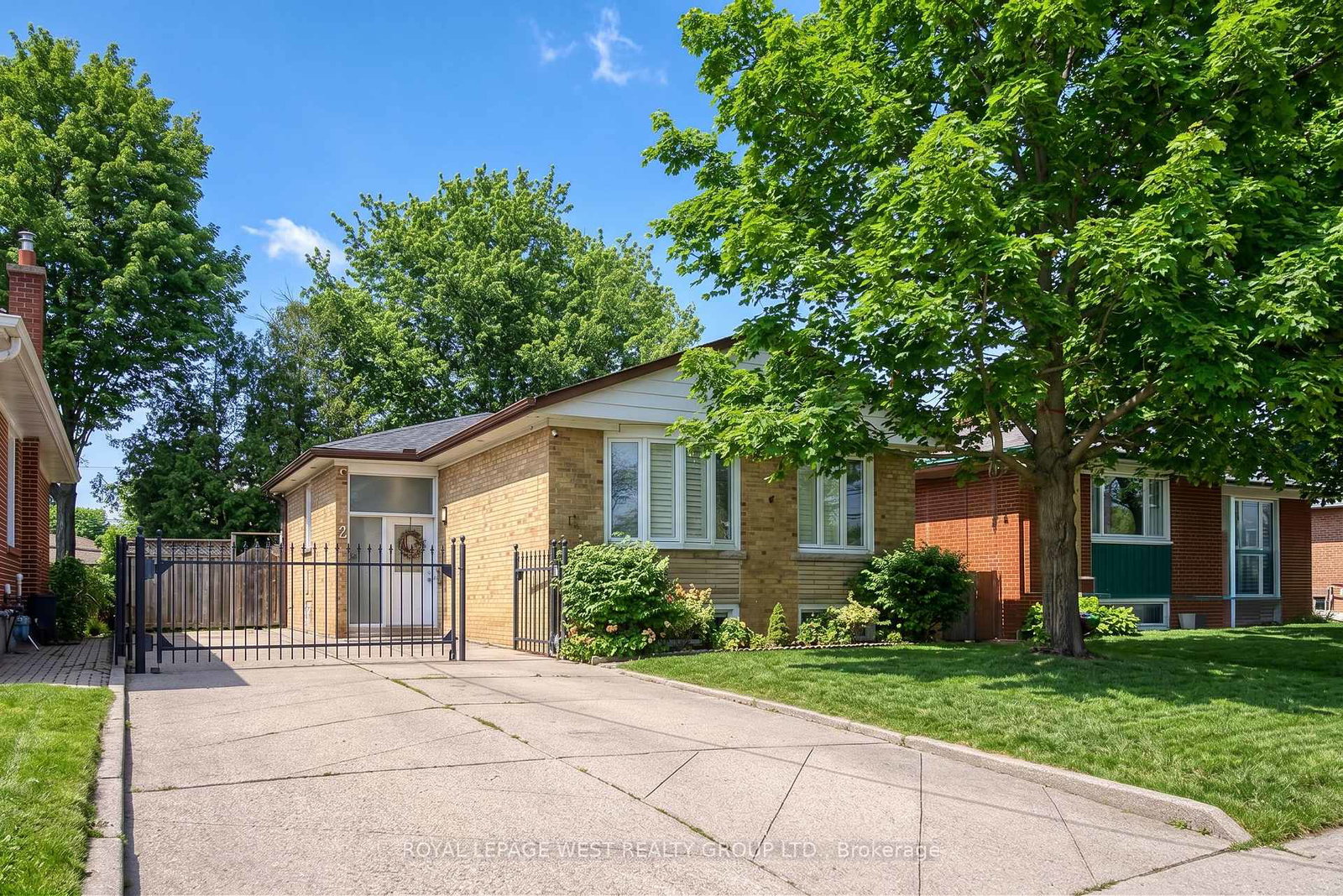 12-leavenworth-crescent-toronto-etobicoke-ontario-w13720056