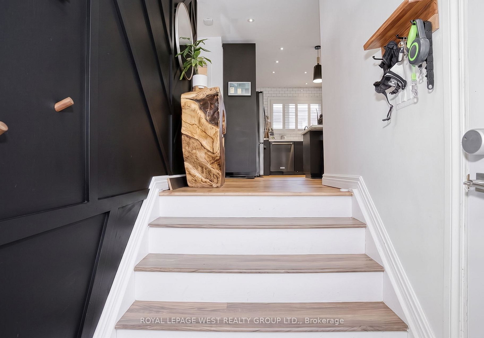 12-leavenworth-crescent-toronto-etobicoke-ontario-w13720056