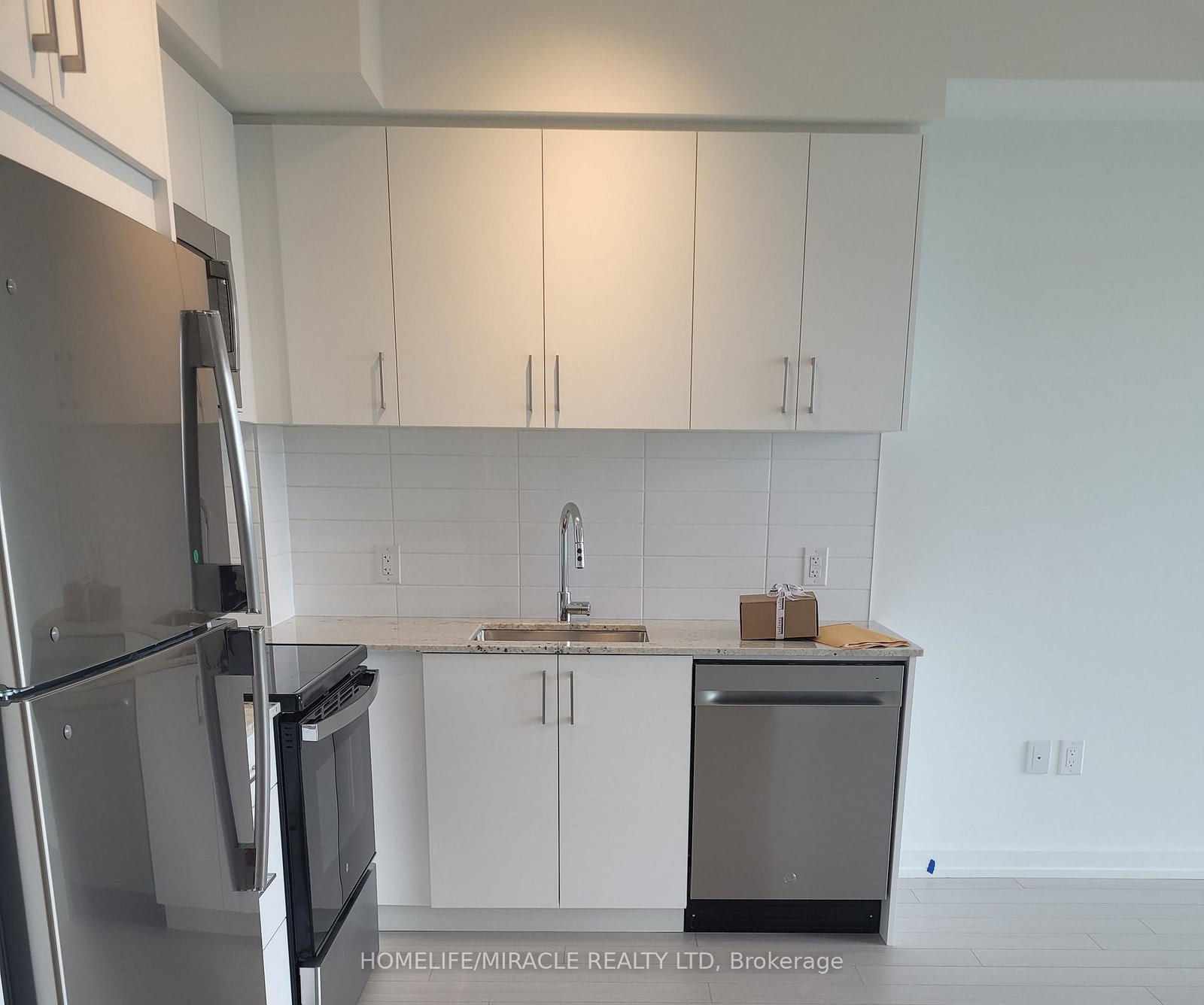 4010-eglinton-avenue-w-toronto-etobicoke-ontario-w13720386
