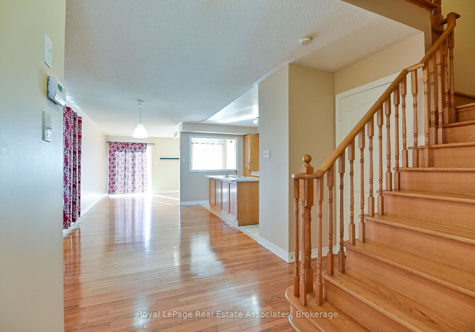 354-oaktree-circle-mississauga-ontario-w13720394