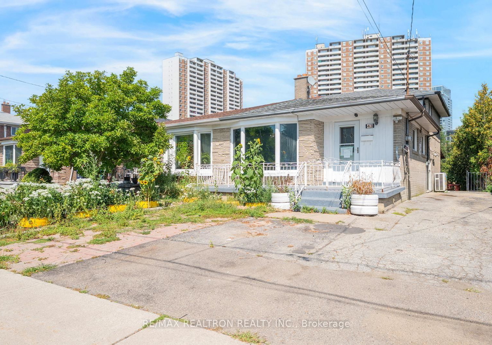 43-lindylou-road-toronto-york-ontario-w13720978