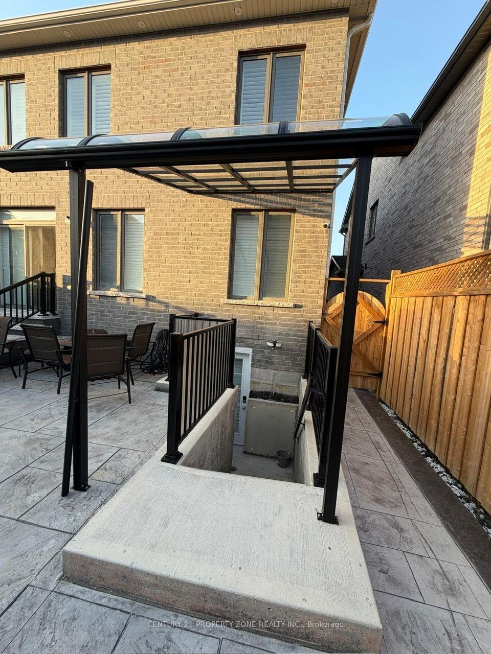 4-stellarton-crescent-brampton-ontario-w13722330