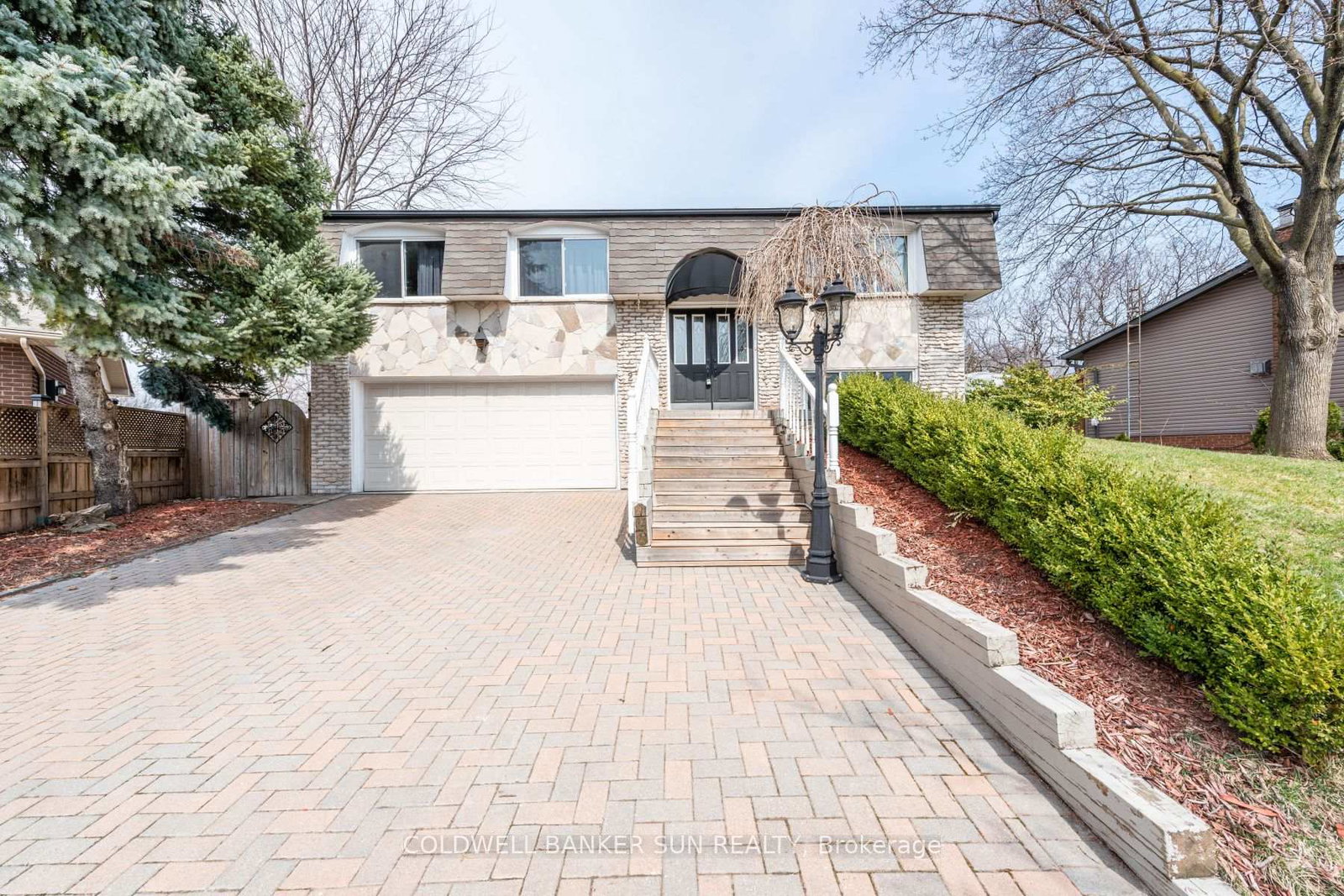 2483-yarmouth-crescent-oakville-ontario-w13722468