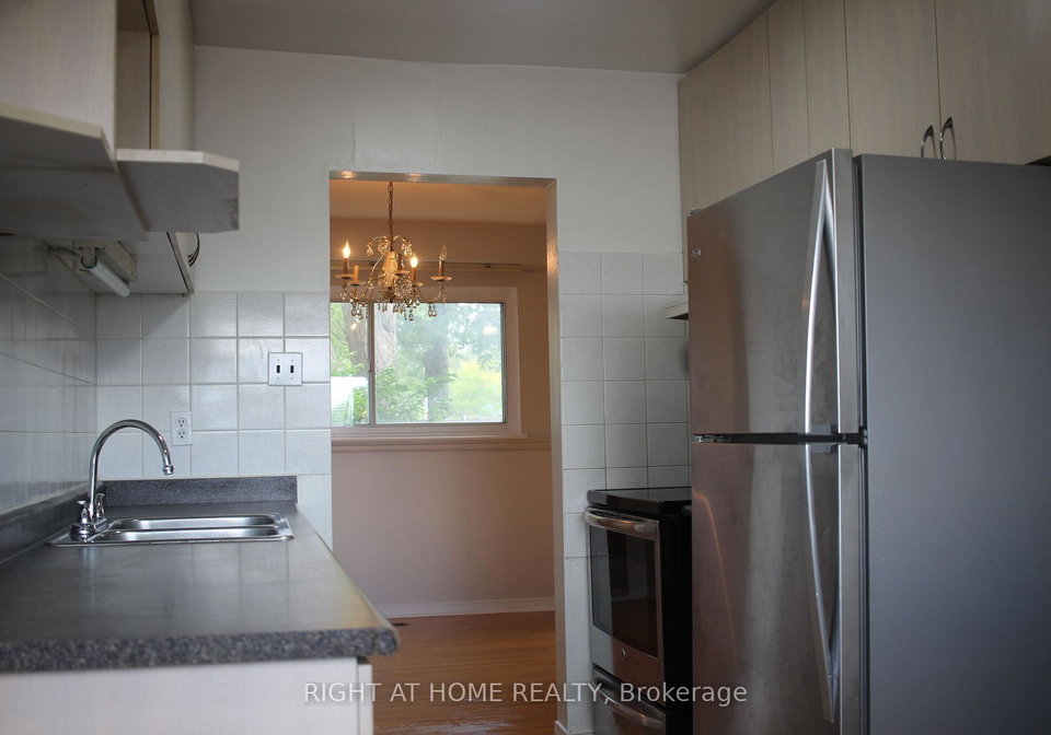 fleetwood-crescent-brampton-ontario-w13723108
