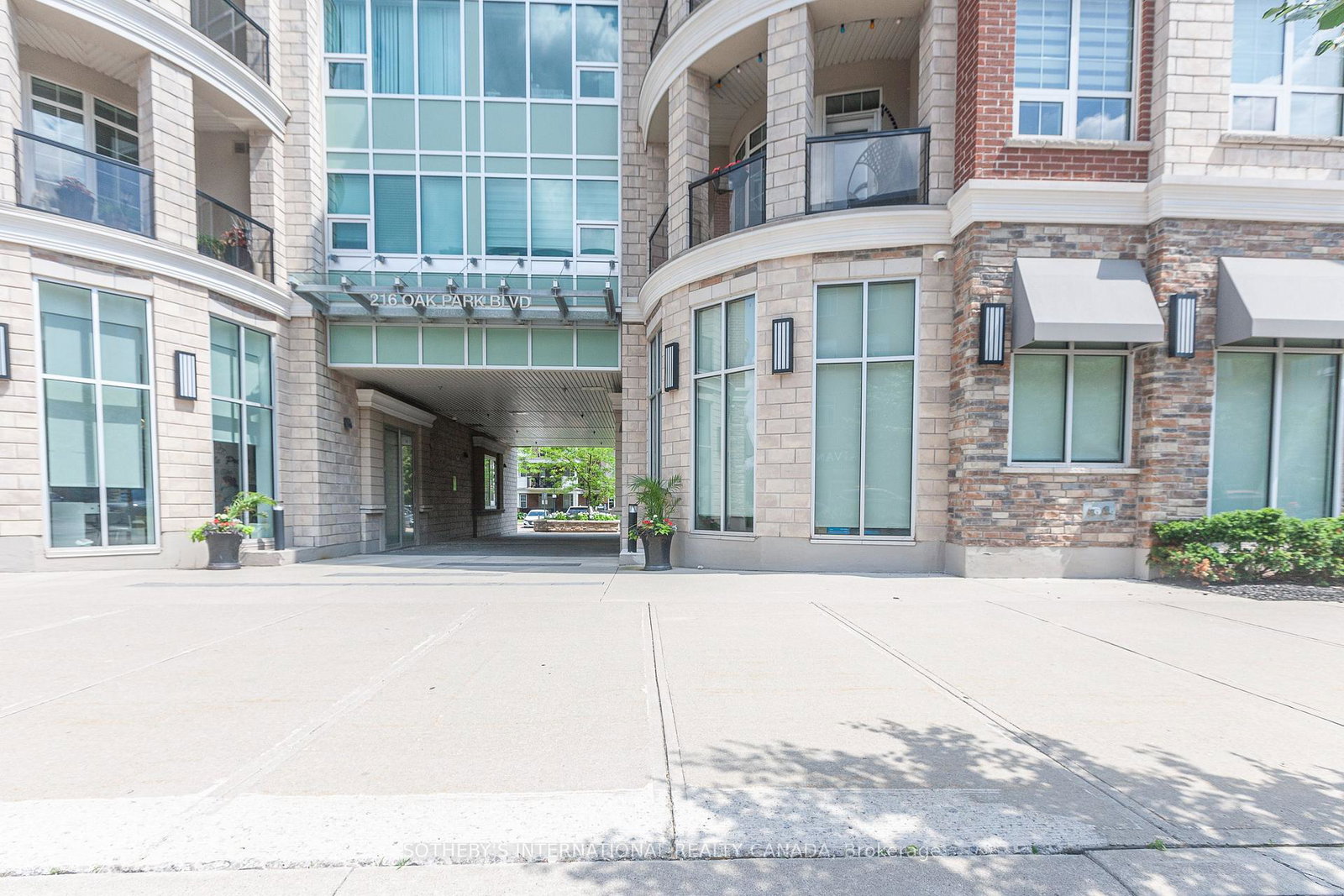 216-oak-park-boulevard-oakville-ontario-w13723524