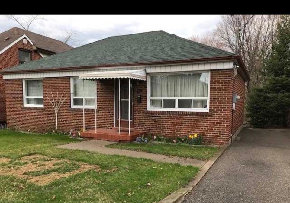 42-arrowsmith-avenue-toronto-north-york-ontario-w13723532