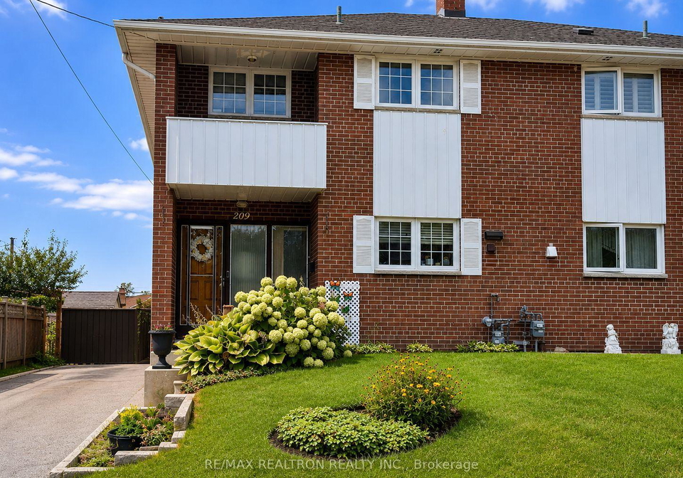 209-saint-lucie-drive-toronto-york-ontario-w13723586