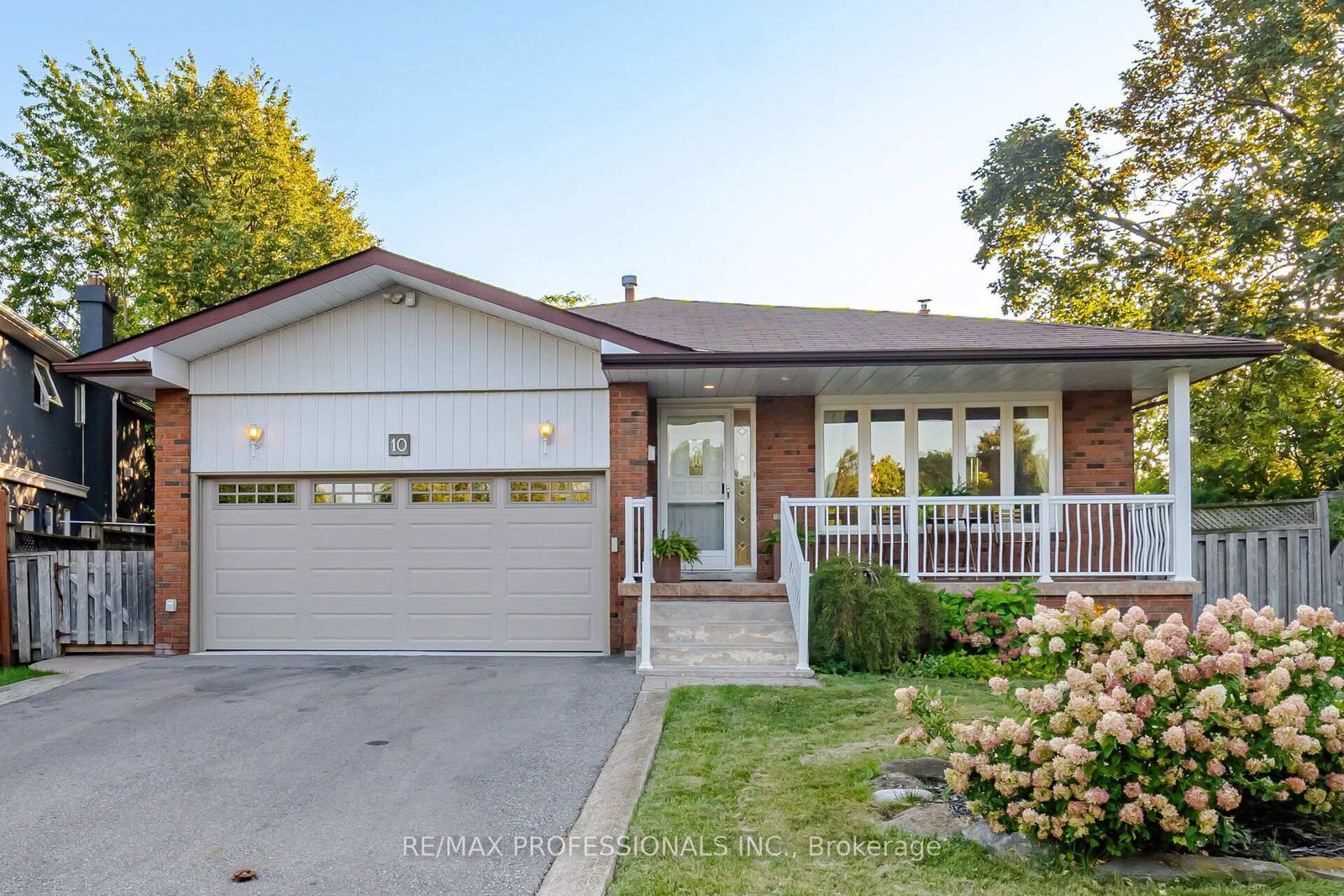 10-hopedale-court-mississauga-ontario-w13723710