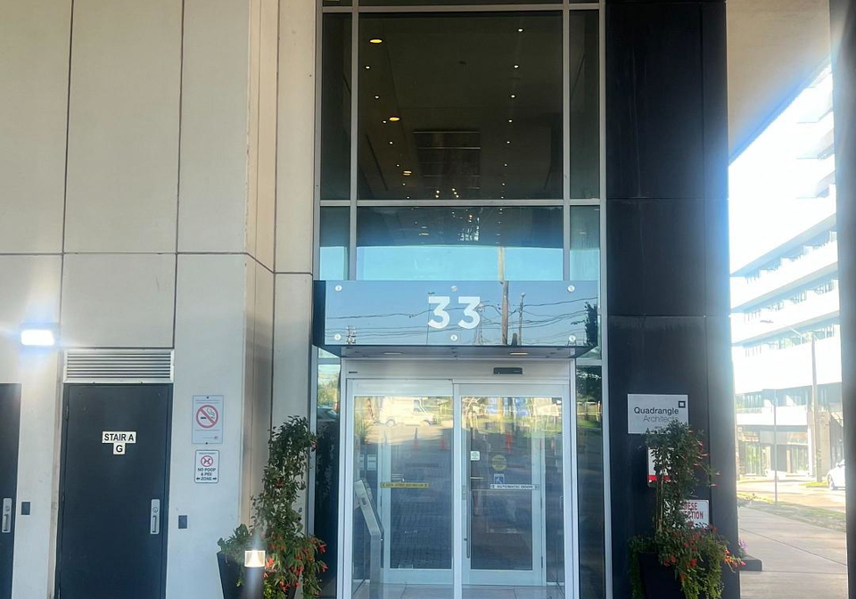 33-shore-breeze-drive-toronto-etobicoke-ontario-w13723776