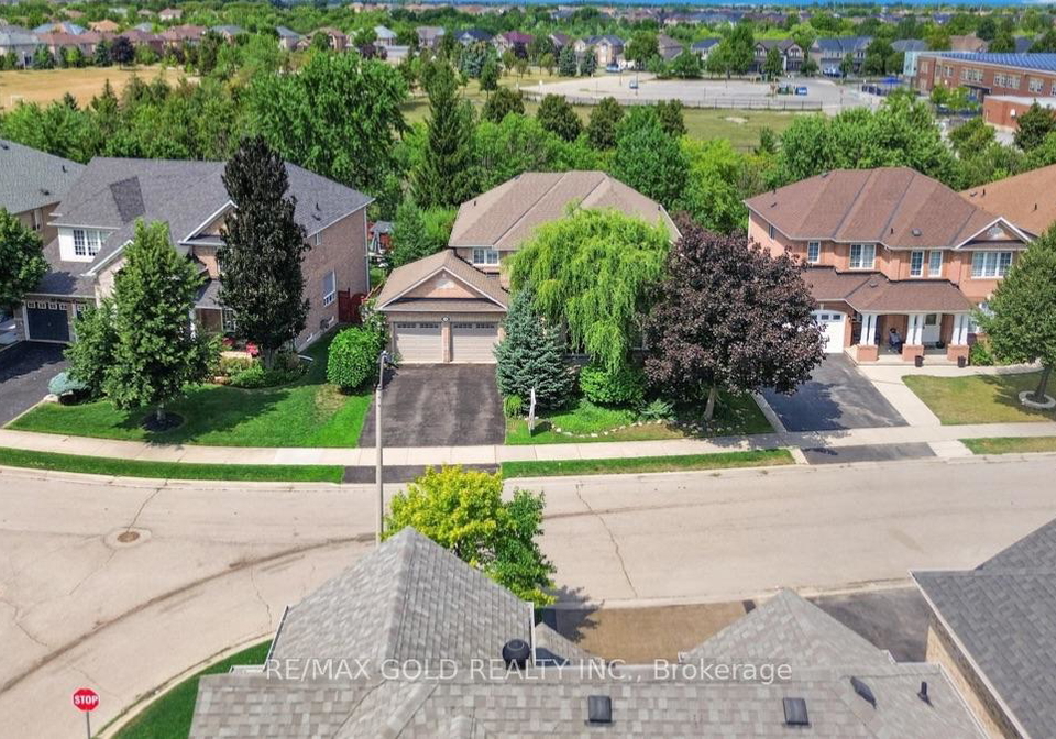 40-maldives-crescent-brampton-ontario-w13724342