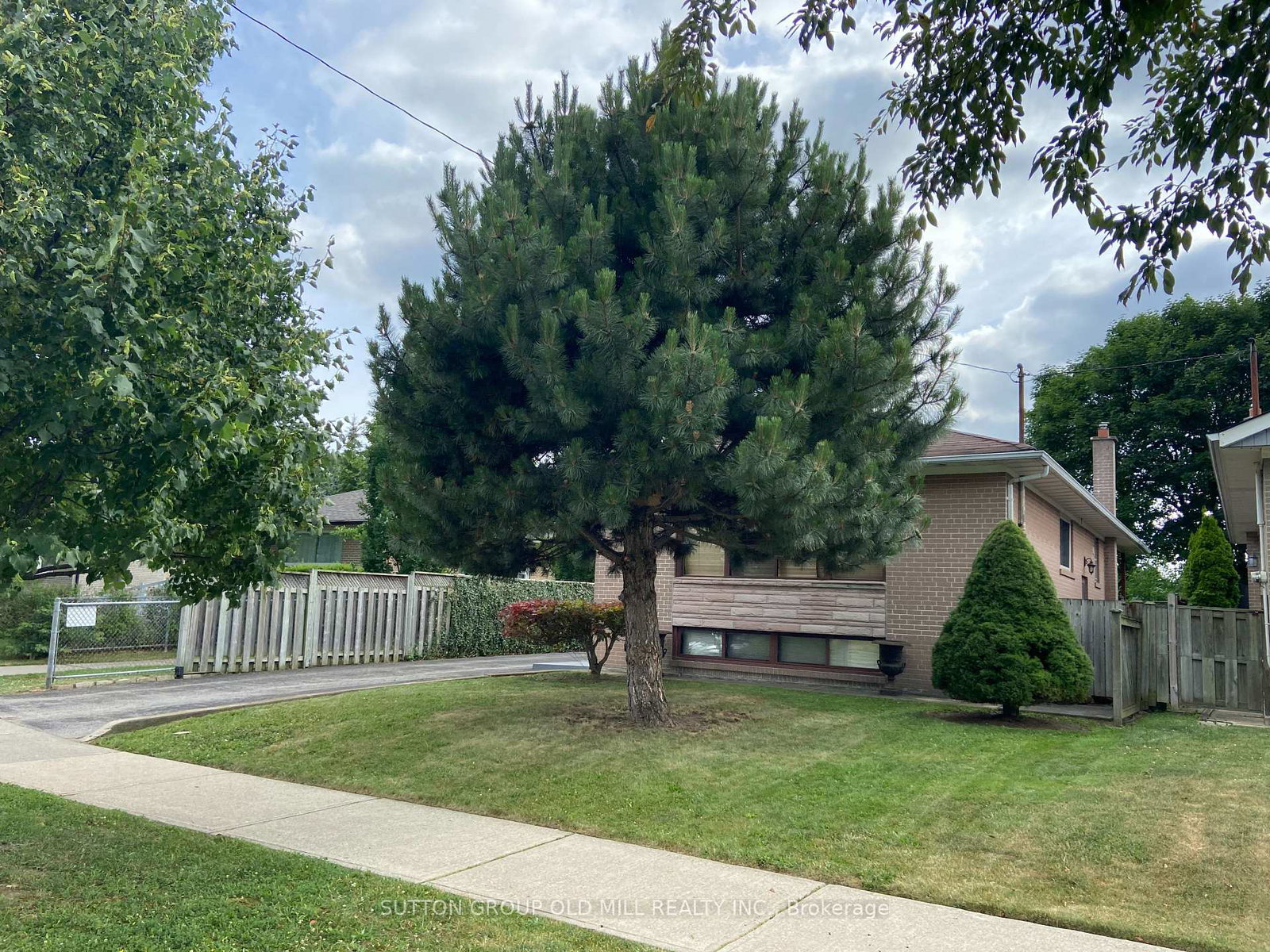 32-hagersville-court-toronto-etobicoke-ontario-w13724378