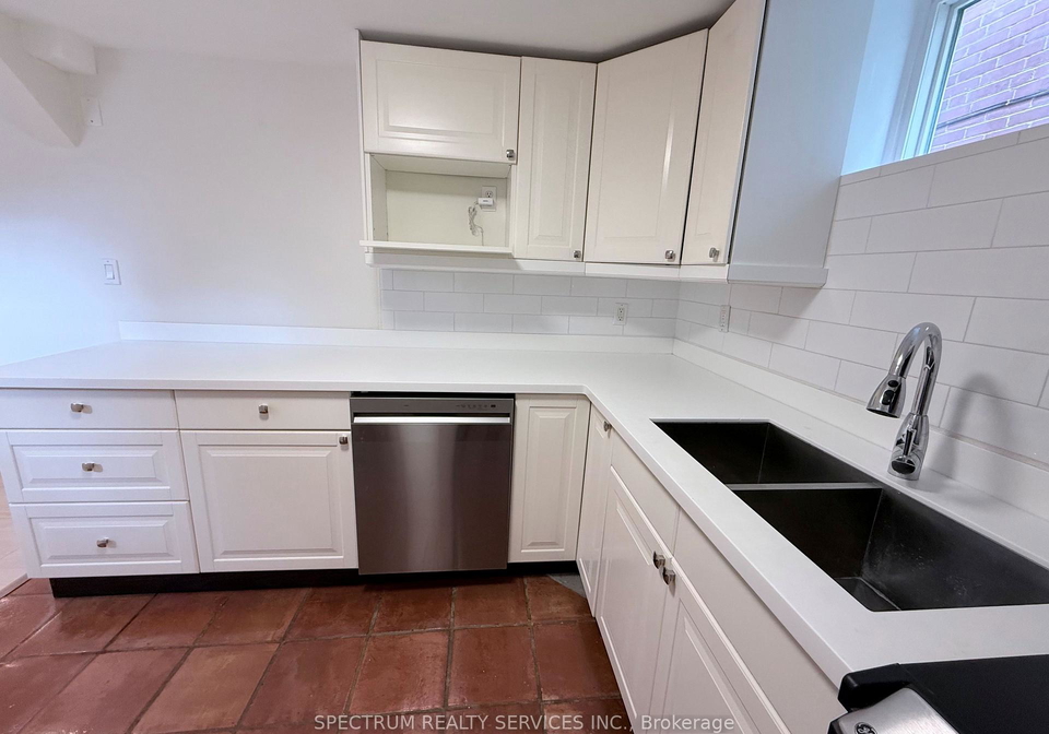 172-queenslea-avenue-toronto-north-york-ontario-w13725646