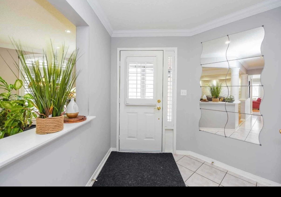 1079-bluehorn-boulevard-mississauga-ontario-w13725860